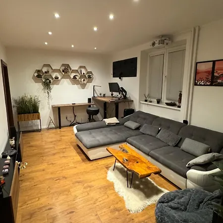 Parkside Modern Haven - Spacious & Serene In Apartment Kosice