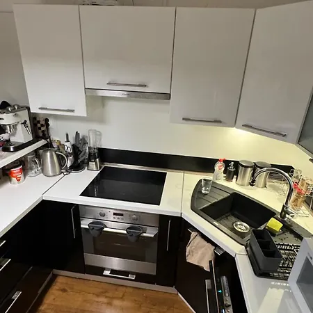 Parkside Modern Haven - Spacious & Serene In Apartment Kosice