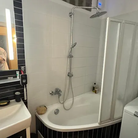 Parkside Modern Haven - Spacious & Serene In Kosice
